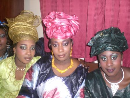 DIARY KONA ET FANIA AU MARIAGE  DE DIARY TOURE UNE AMIE A MA PETITE SOEUR